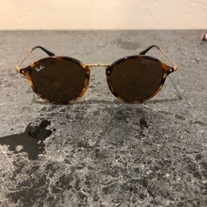 Ray-Ban Round Fleck